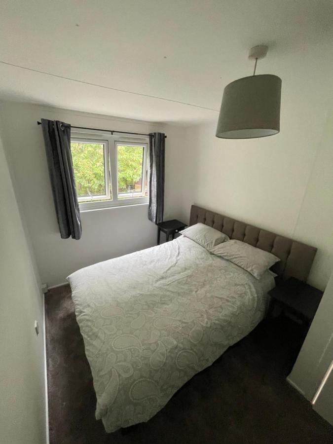 1-Bedroom Semi-Detached Chalet In Uddingston, Glasgow Dış mekan fotoğraf