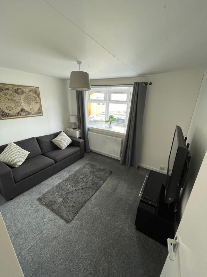 1-Bedroom Semi-Detached Chalet In Uddingston, Glasgow Dış mekan fotoğraf