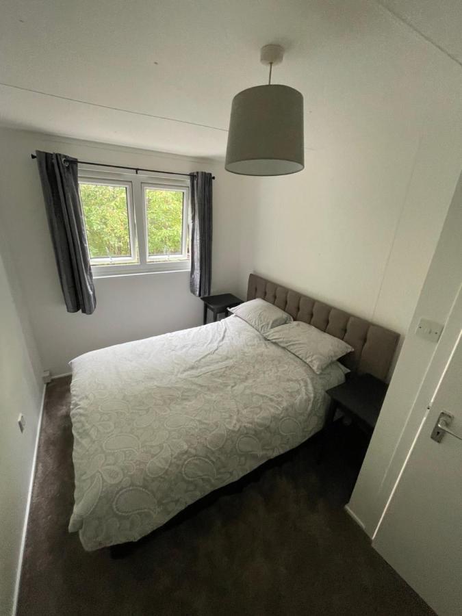 1-Bedroom Semi-Detached Chalet In Uddingston, Glasgow Dış mekan fotoğraf