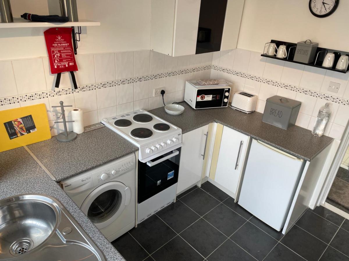 1-Bedroom Semi-Detached Chalet In Uddingston, Glasgow Dış mekan fotoğraf