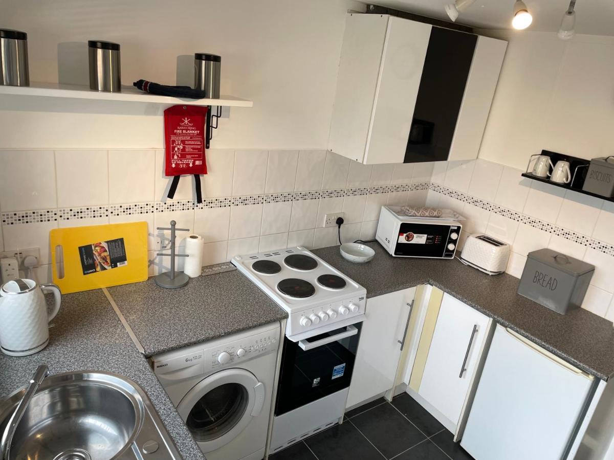 1-Bedroom Semi-Detached Chalet In Uddingston, Glasgow Dış mekan fotoğraf