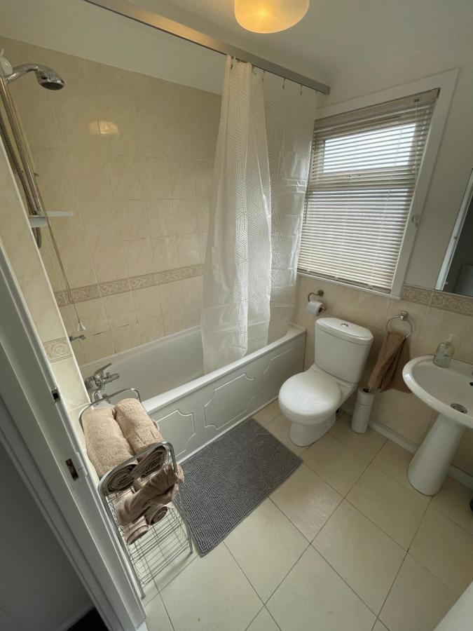 1-Bedroom Semi-Detached Chalet In Uddingston, Glasgow Dış mekan fotoğraf