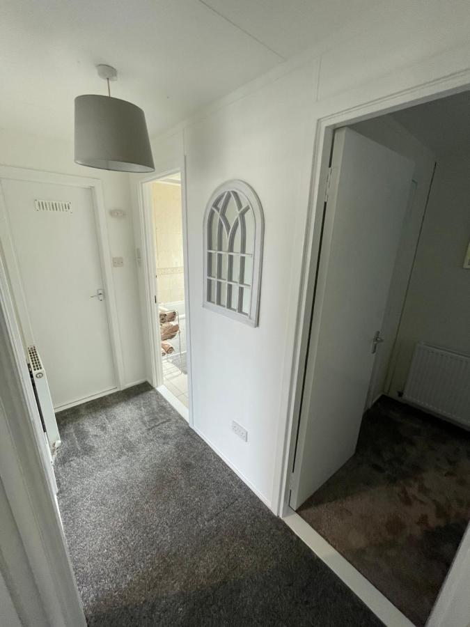 1-Bedroom Semi-Detached Chalet In Uddingston, Glasgow Dış mekan fotoğraf