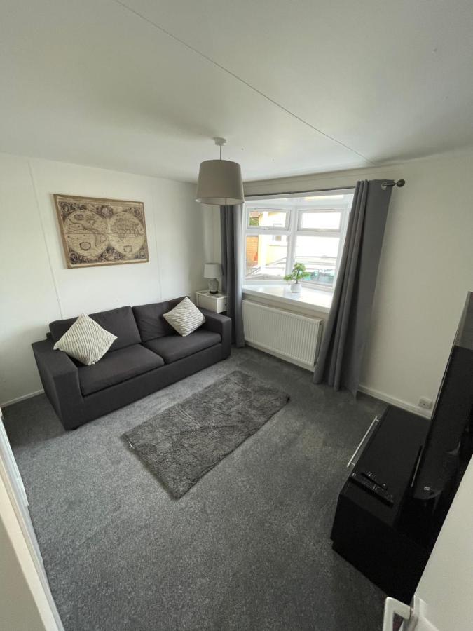 1-Bedroom Semi-Detached Chalet In Uddingston, Glasgow Dış mekan fotoğraf